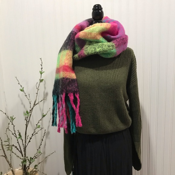 CROPPED OLIVE GREEN SWEATER - Picture 9 of 10